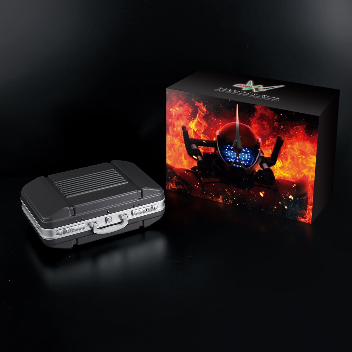 假面騎士 W 系列史上最大收納箱!「 Accel Driver Box 」預購將於明日截止 完美重現劇中經典場景 3 假面騎士 W 系列史上最大收納箱!「 Accel Driver Box 」預購將於明日截止 完美重現劇中經典場景