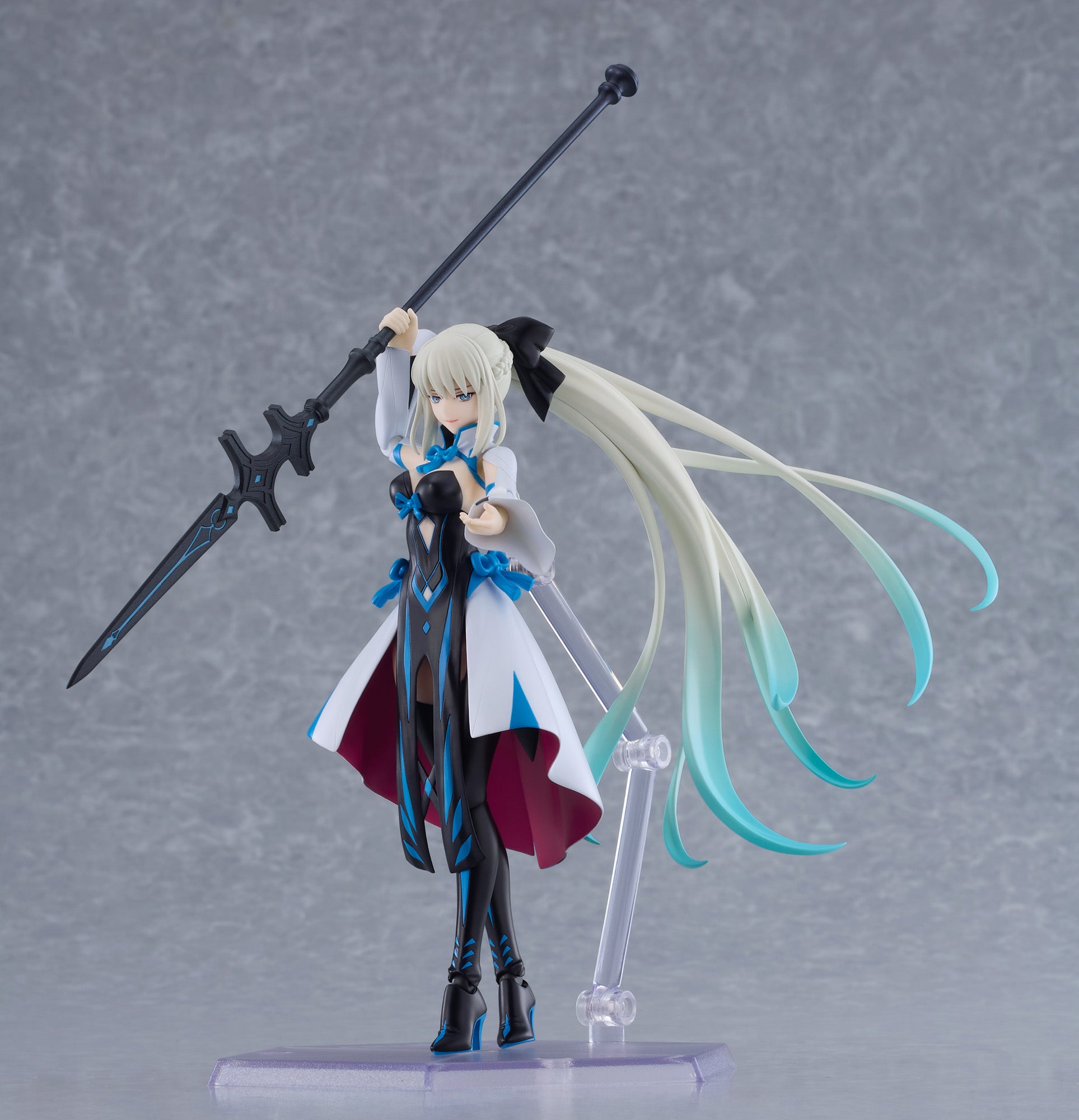妖精女王駕到!《 FGO 》 figma 「 Berserker / 摩根」明日起開放預購,豐富配件重現第一再臨丰采