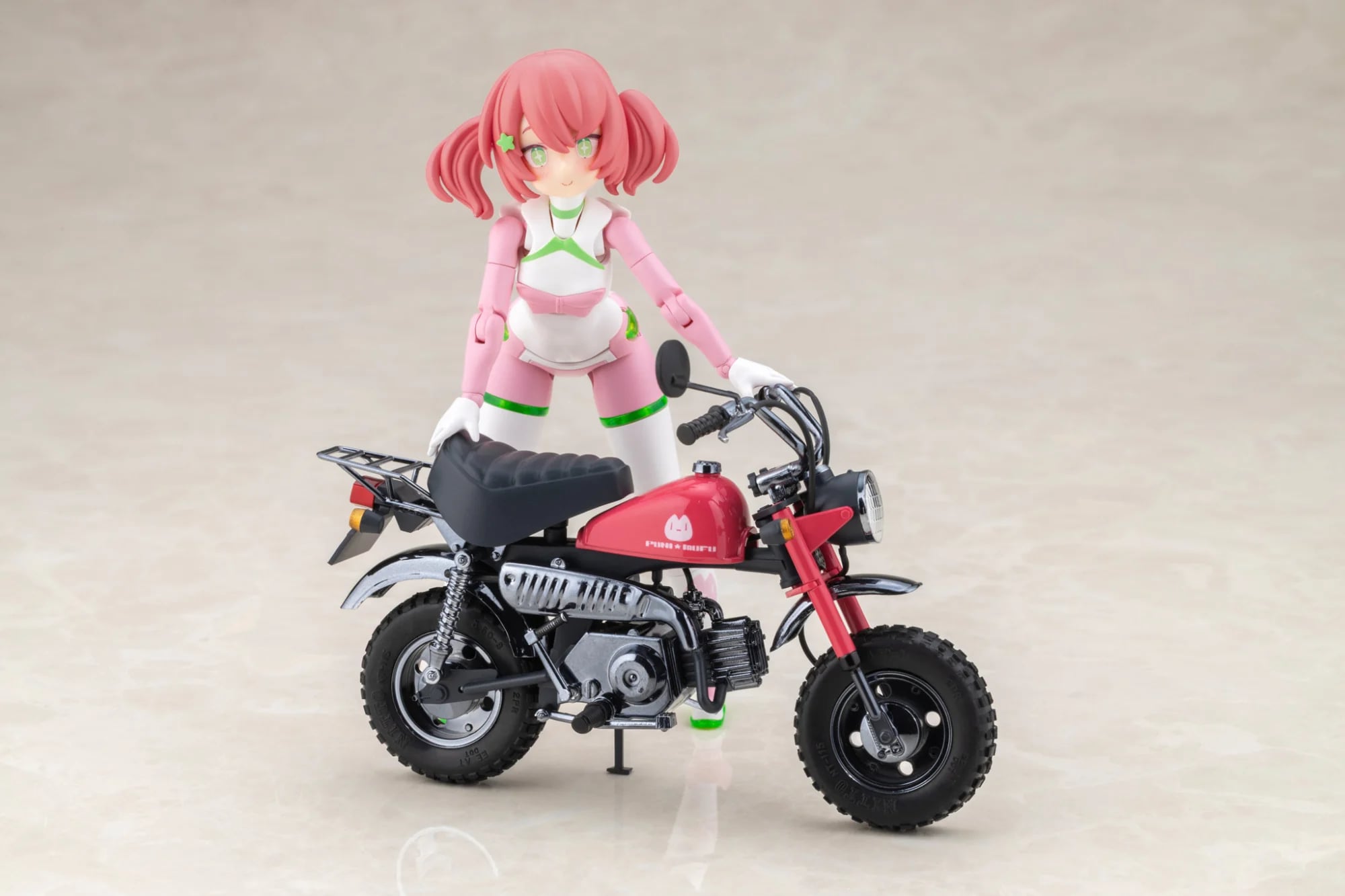 壽屋《女神裝置》PUNI☆MOFU 競速小真央聯名 Honda 經典機車 4 月 30 日預購開始 2 壽屋《女神裝置》PUNI☆MOFU 競速小真央聯名 Honda 經典機車 4 月 30 日預購開始