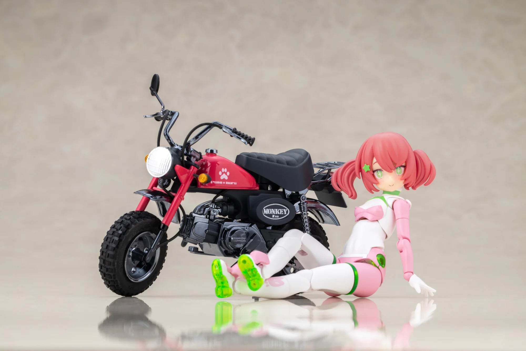 壽屋《女神裝置》PUNI☆MOFU 競速小真央聯名 Honda 經典機車 4 月 30 日預購開始 3 壽屋《女神裝置》PUNI☆MOFU 競速小真央聯名 Honda 經典機車 4 月 30 日預購開始