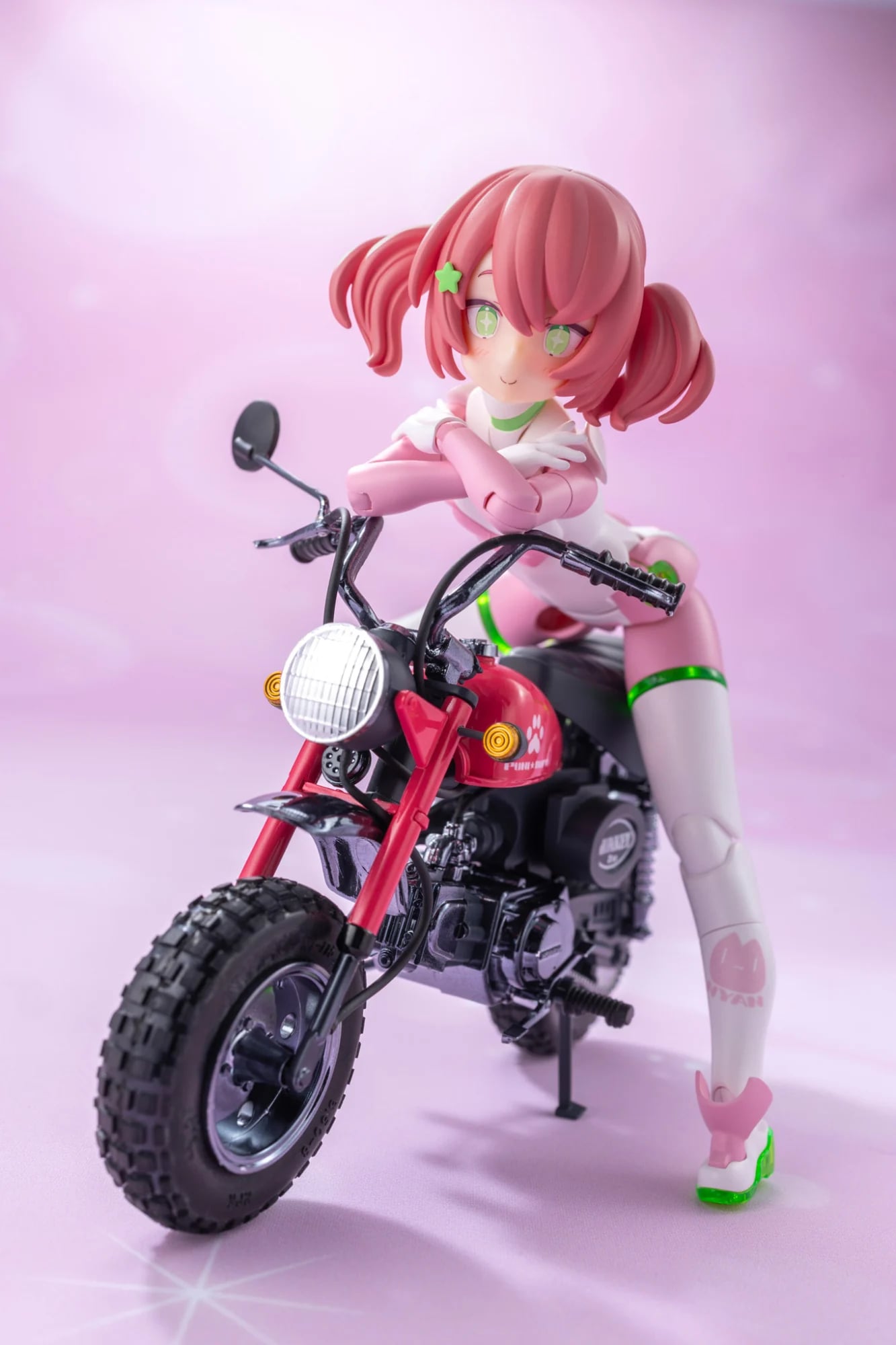 壽屋《女神裝置》PUNI☆MOFU 競速小真央聯名 Honda 經典機車 4 月 30 日預購開始 4 壽屋《女神裝置》PUNI☆MOFU 競速小真央聯名 Honda 經典機車 4 月 30 日預購開始