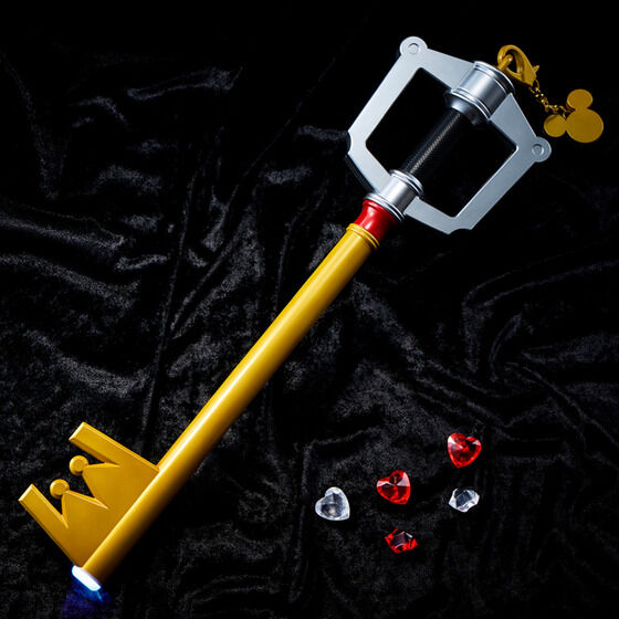 《王國之心》國王專用 Keyblade 登場!萬代「王國之鏈 黑暗面」電子玩具今日開放預購
