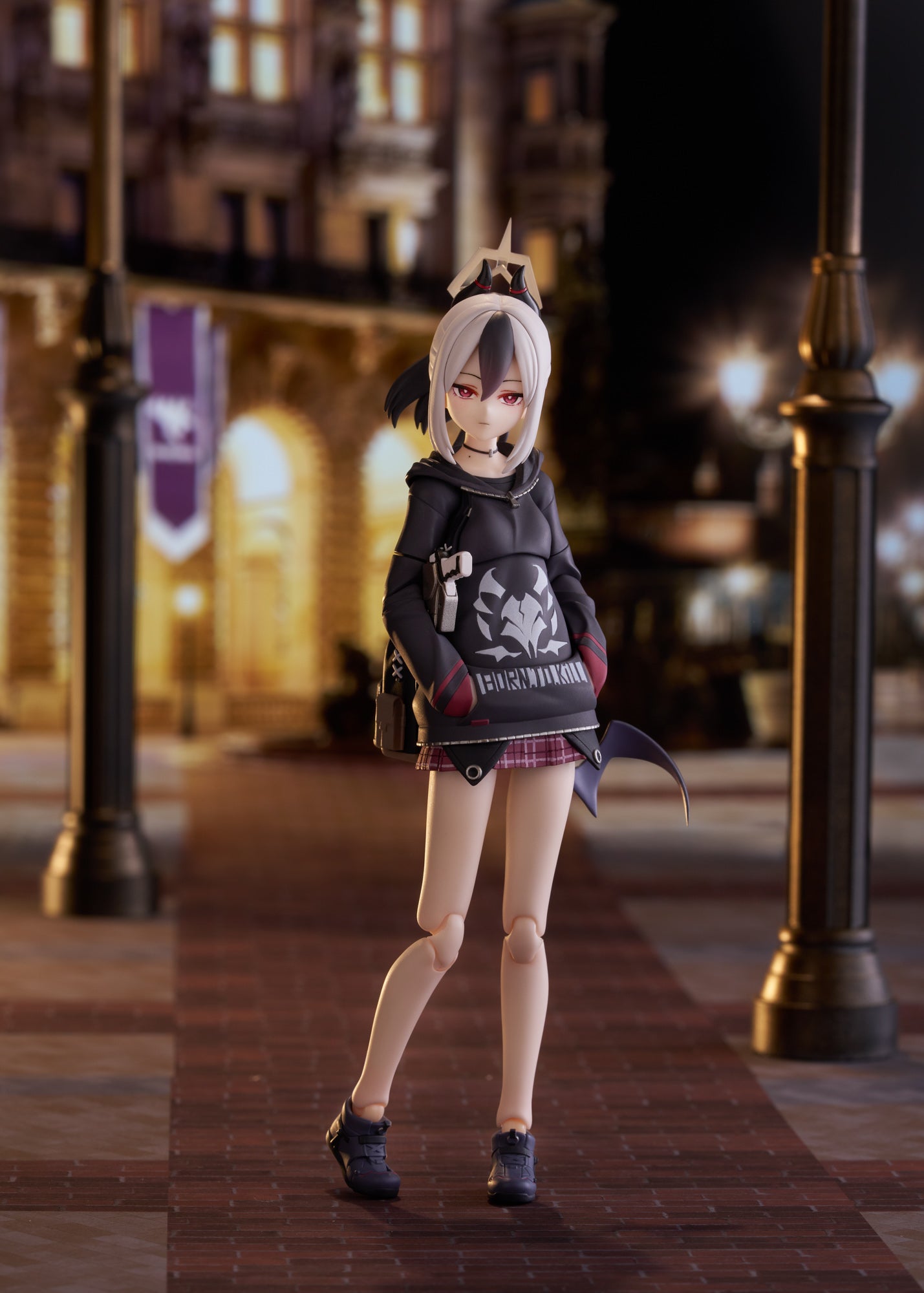 《蔚藍檔案》figma「鬼方佳代子」2026年7月開放預購 附贈三毛貓與害羞臉 1 《蔚藍檔案》figma「鬼方佳代子」2026年7月開放預購 附贈三毛貓與害羞臉