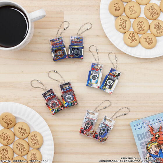 Bandai《數碼寶貝》對打機包裝吊飾 附點陣圖案餅乾