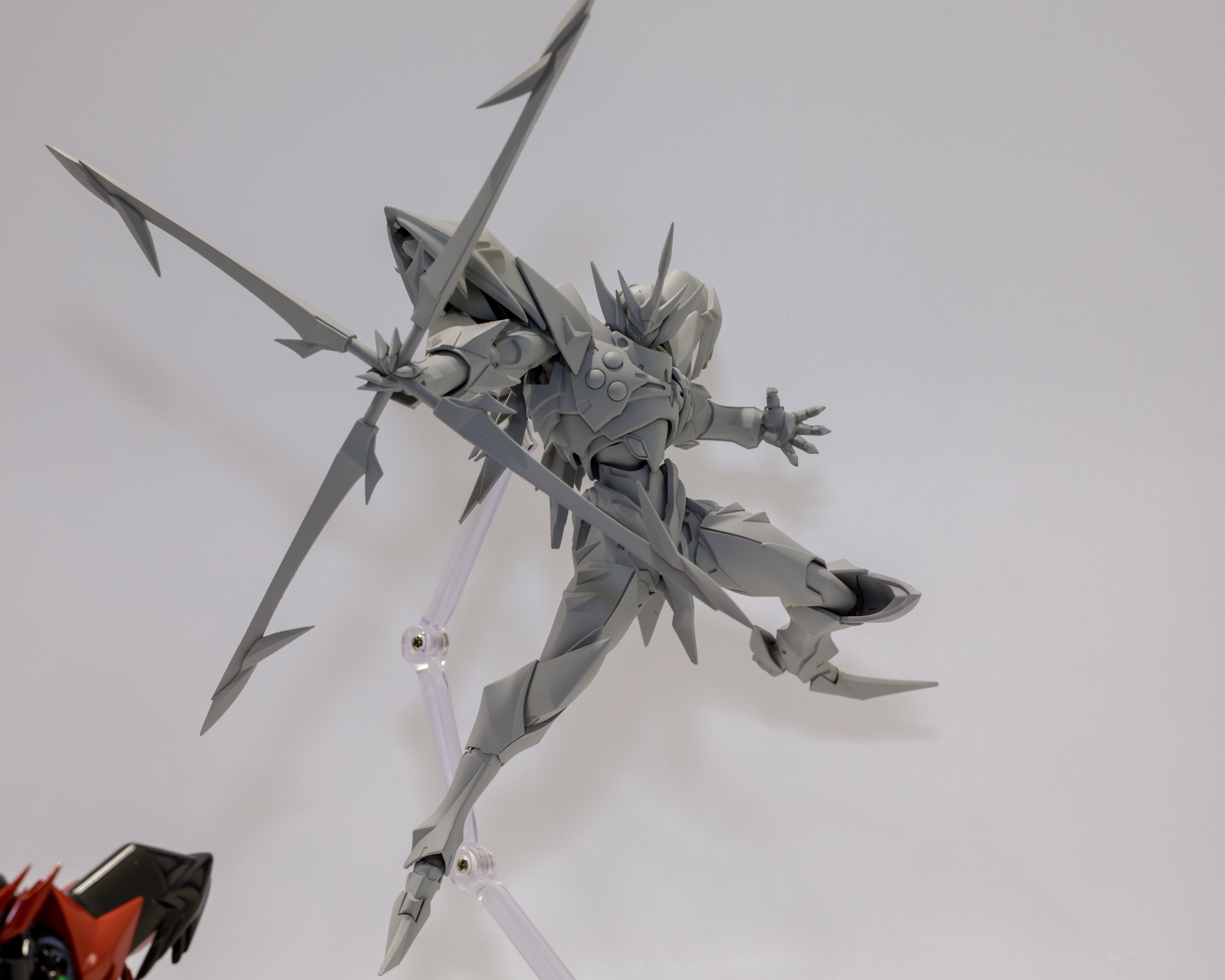 海洋堂 Revoltech 新作灰模亮相 展現山口式極致可動張力