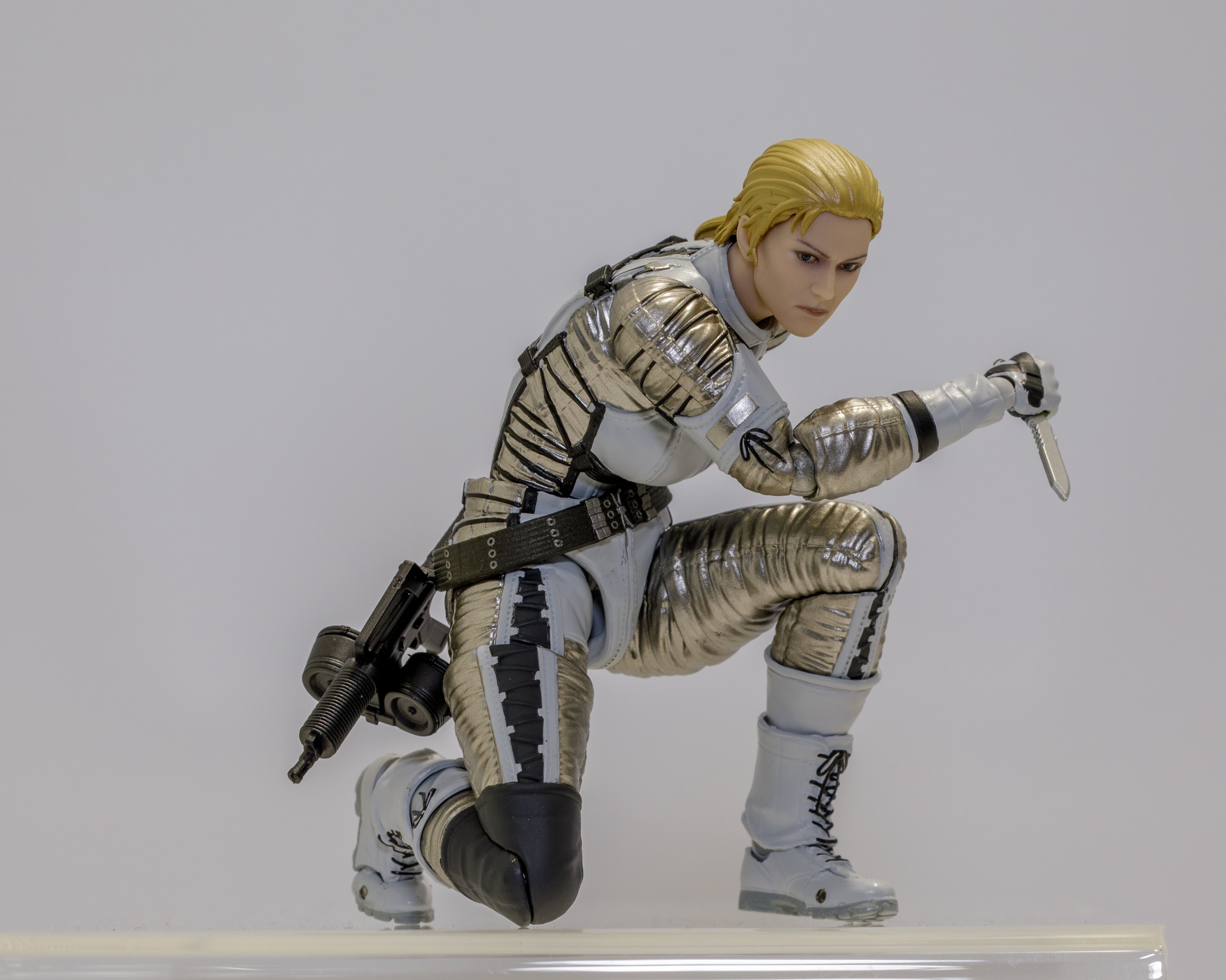 海洋堂 Revoltech 新作灰模亮相 展現山口式極致可動張力