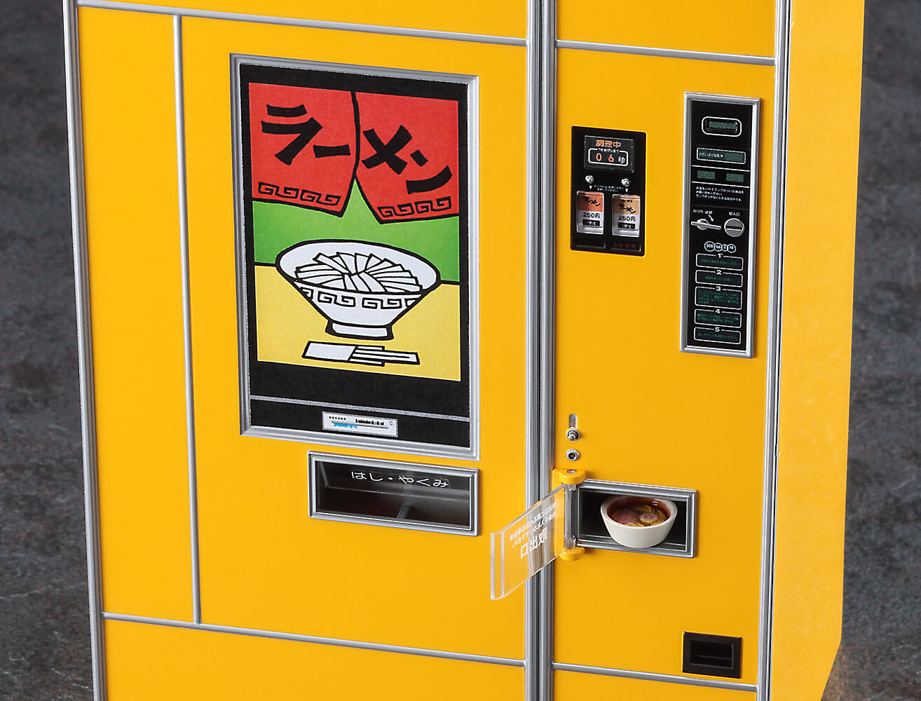 Hasegawa《1/12 復古拉麵販賣機》組裝模型宣布 4 月再販 售價約 330 台幣
